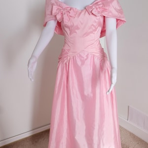 1980&#39;s Vintage Powder Pink Prom Gown Off the Shoulder with Bows Portrait Sleeves Fitted Nipped-In Princess Waistline Full Skirt Dress size 0