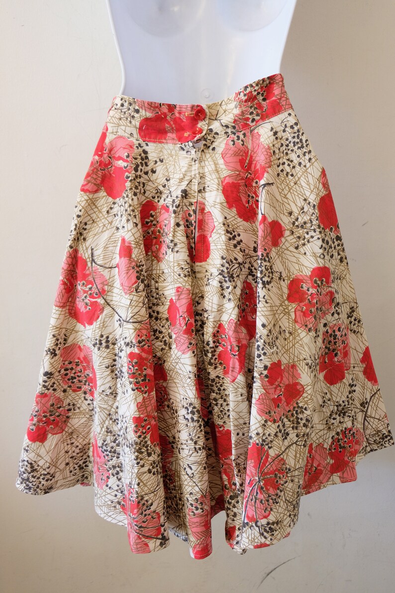 1940's Vintage Red Pink Gold Floral Bias Full Skirt Cotton Novelty Print Skirt with Front Yoke Waist Band 24 waist Perfect For a Picnic image 5