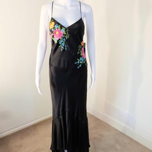 2000&#39;s Vintage Gown Black Slip Dress Starlet Style Satin Bias Cut Fluted Bias Base Embroidered Flowers Deep Tie Back 30&#39;s movie star vibes