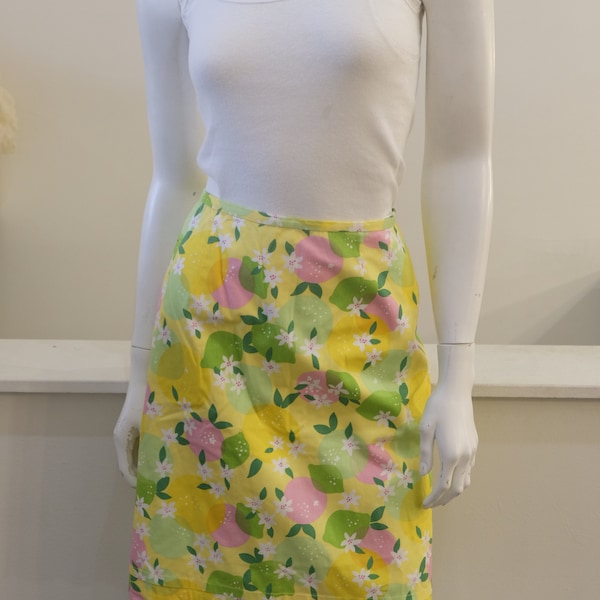 2000's Vintage A line Lilly Skirt - Lilly Pulitzer Cotton Golf Skirt - Scalloped Hem 27" waist Size 8 on tag Lemon Fruit Theme Lined