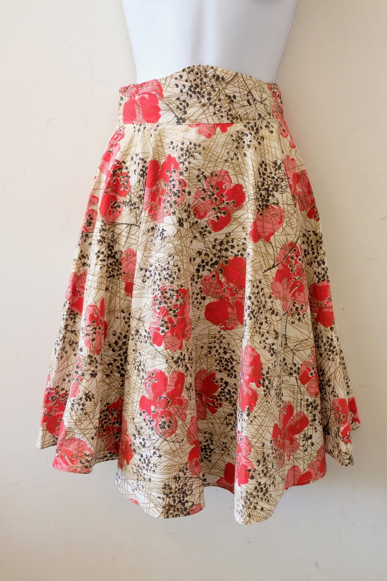 1940's Vintage Red Pink Gold Floral Bias Full Skirt Cotton Novelty Print Skirt with Front Yoke Waist Band 24 waist Perfect For a Picnic image 7