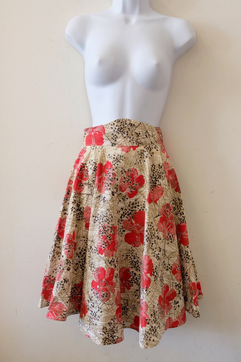 1940's Vintage Red Pink Gold Floral Bias Full Skirt Cotton Novelty Print Skirt with Front Yoke Waist Band 24 waist Perfect For a Picnic image 1