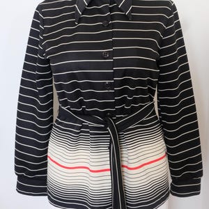 1970&#39;s vintage Black ivory red horizontal striped poly single knit  shirt jacket 8 - 10 big collar with belt excellent condition LargeX