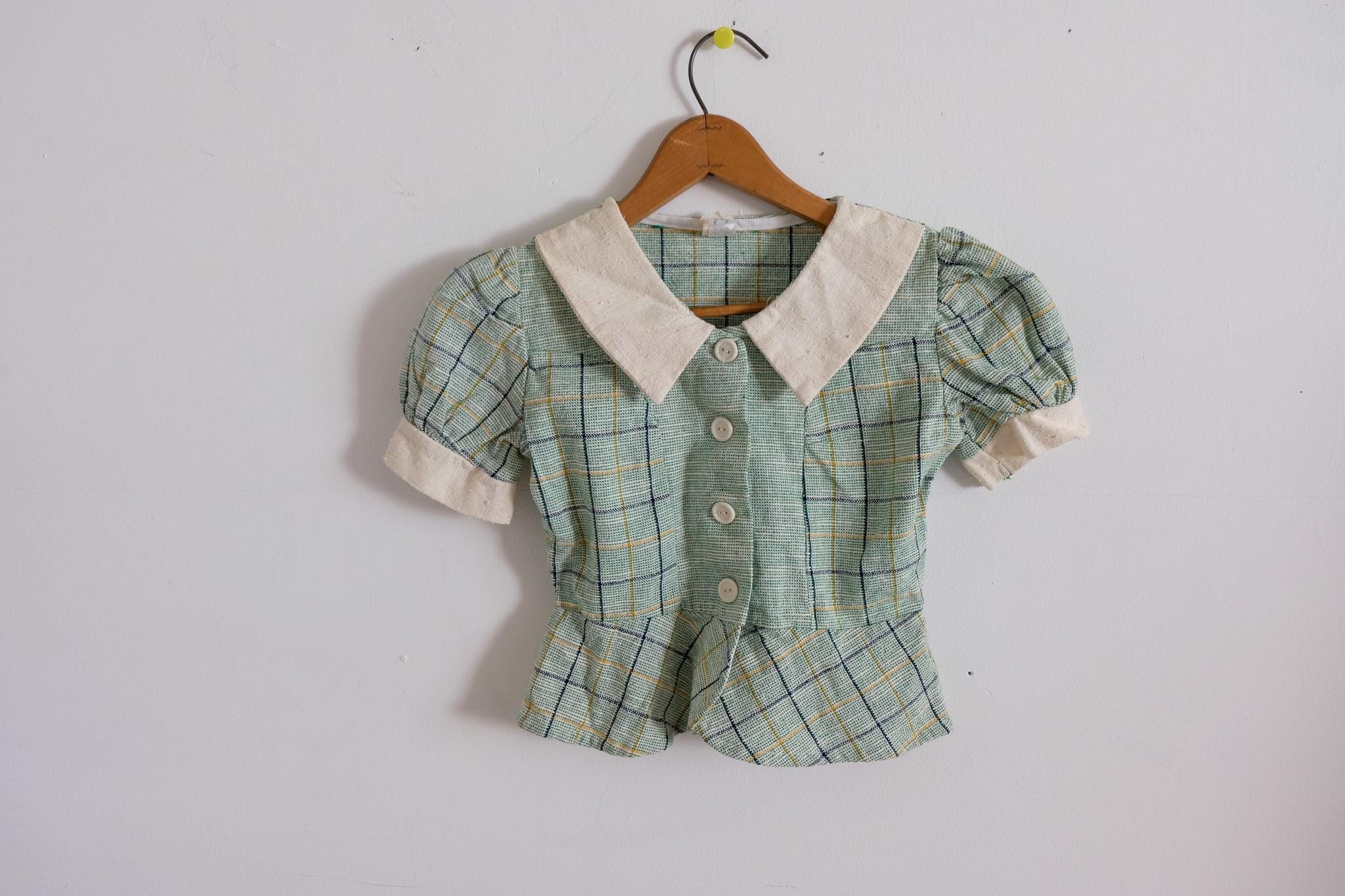 1950's Vintage Girls Cotton Plaid Fitted Short Sleeve Top Jacket Blouse w/ White Collar and Cuffs Modern size 8