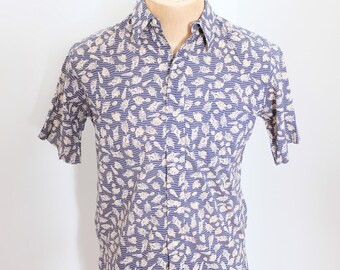 1970's Vintage Reyn Spooner Light Cotton Hawaiian Tropical Shirt Small Seashell Pattern with Waves in cream, pale orange & blues. size small