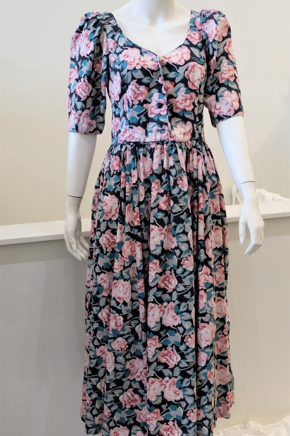 1980's Vintage Black with Big Pink Rose Print Flor