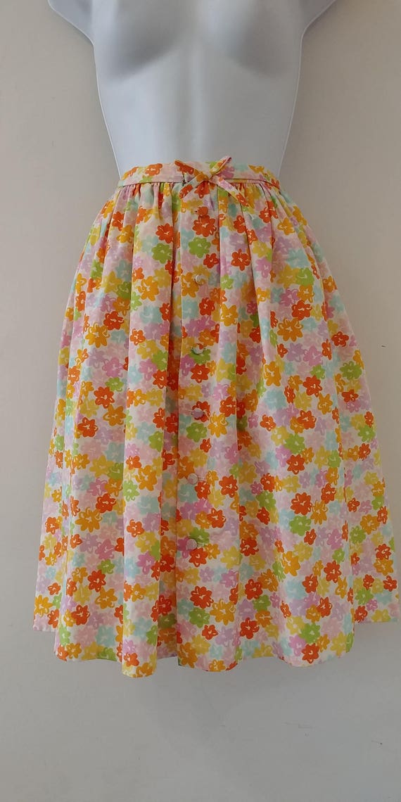 1950's Vintage Pretty White Full Skirt with multi… - image 6