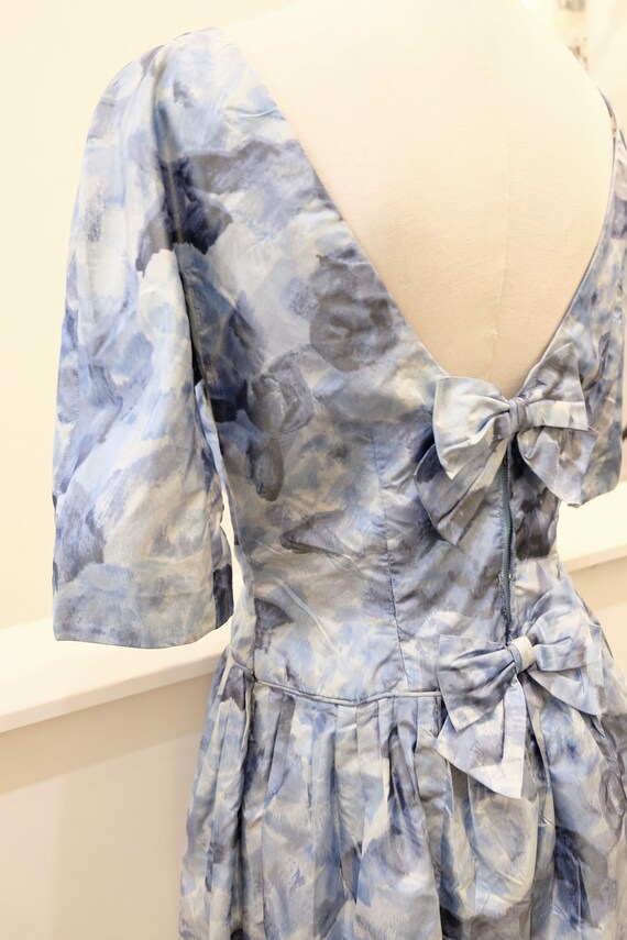 1950's Vintage Blue Big Floral Print Taffeta Part… - image 3