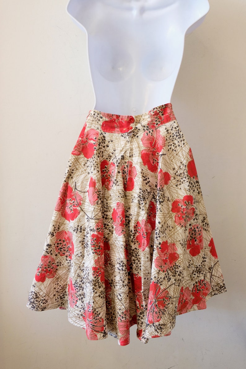 1940's Vintage Red Pink Gold Floral Bias Full Skirt Cotton Novelty Print Skirt with Front Yoke Waist Band 24 waist Perfect For a Picnic image 8