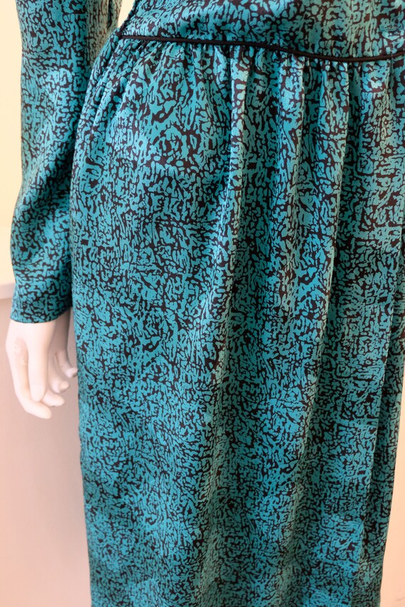 1980's Vintage DVF Teal Polyester Cocktail Dress … - image 9
