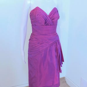 2000&#39;s Vintage Tadashi Shimmery Iridescent Royal Purple Strapless Blue Dress Fitted Sweetheart Neckline Pleated Fabric Cocktail Party Prom