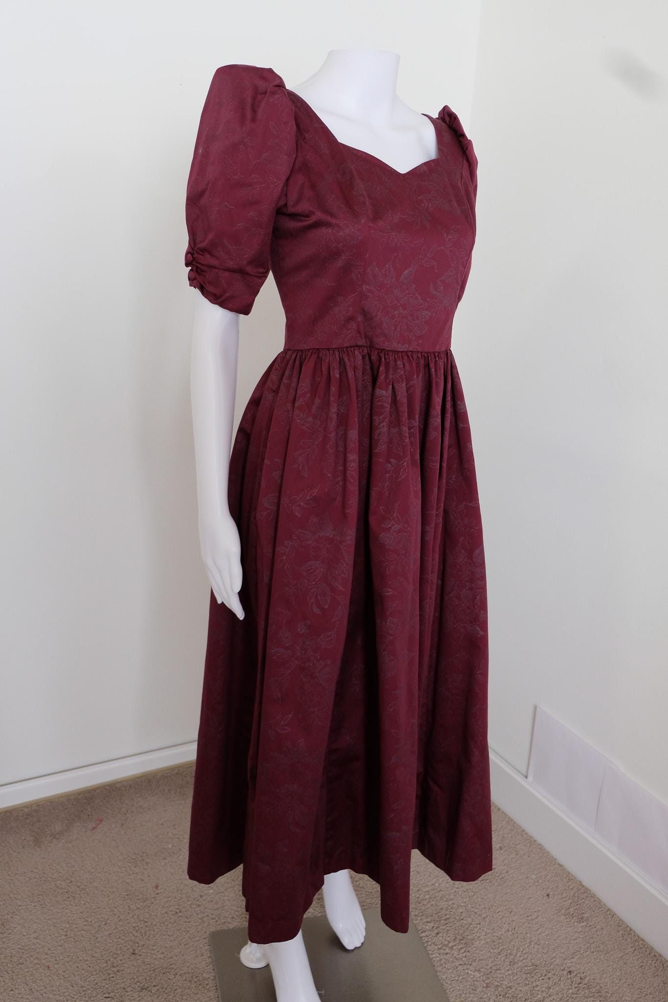 burgundy dress vintage Burgundy and Navy Blue Wedding Bouquet /  Budget-Bride