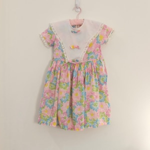 1960&#39;s Vintage Girls Cotton / Poly Pink, Yellow, Green, Blue Floral Fit Flare Dress with Short Sleeves Bib Collar Lace Trim girls medium