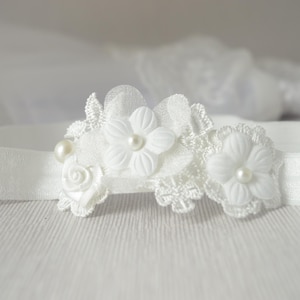 Serre-tête fleurs bébé pour baptême, dentelle écru et serre-tête perles pour filles de fleurs, nouveau serre-tête bébé