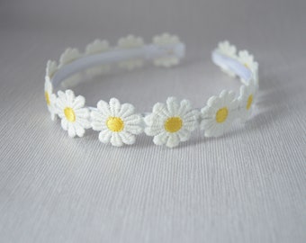 Baby girl daisy Alice Band for birthday, baptism, flower girl wedding headpiece with daisy flowers, summer holiday hair band for toddler