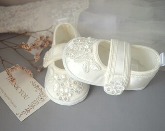 Baby shoes for christening, wedding baby lace shoes, newborn gift ivory booties with sequin flowers, baby baptism pearl shoes