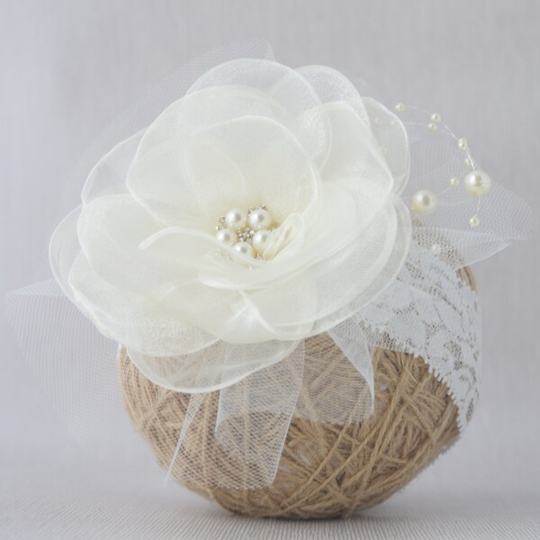 Pince à cheveux bibi, bandeau bébé pour baptême mariage demoiselle d'honneur, coiffe de mariée, fleur en tulle ivoire avec perles, fascinateur en tulle