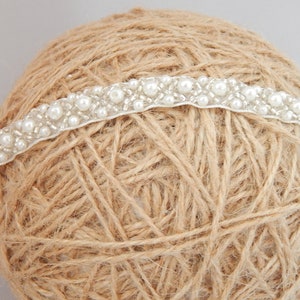 Baby Strass Tiara, Haarband für die Taufe, Spitze und Perle off white Stirnband für besonderen Anlass, Baby Mädchen Tiara, Bild 7