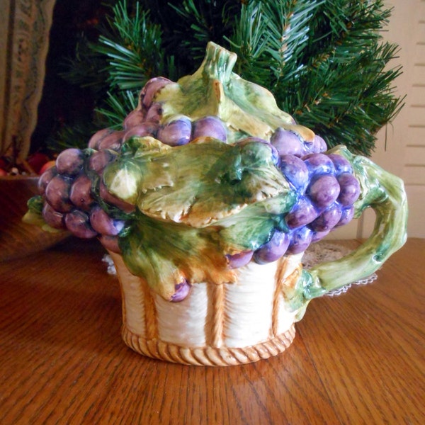 Exceptional Vintage San Marco, Ishi Italian Majolica Teapot, Grapes and Leaves in a Basket Weave Base, Excellent Condition