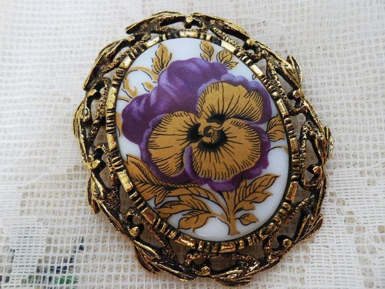 1960/'s Goldtone Finish Gilded Handpainted Pin Vintage Porcelain Pansy Pendant Brooch