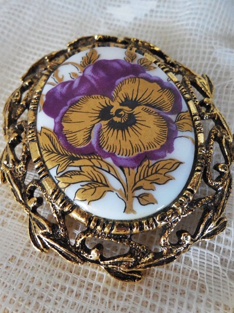 1960/'s Goldtone Finish Gilded Handpainted Pin Vintage Porcelain Pansy Pendant Brooch