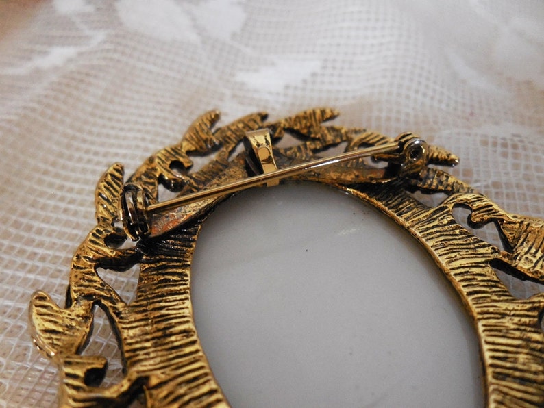 1960/'s Goldtone Finish Gilded Handpainted Pin Vintage Porcelain Pansy Pendant Brooch