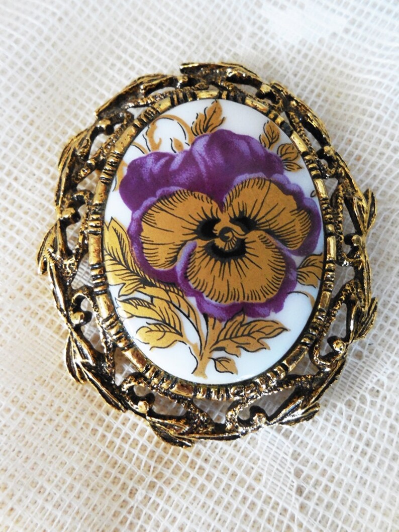 1960/'s Goldtone Finish Gilded Handpainted Pin Vintage Porcelain Pansy Pendant Brooch