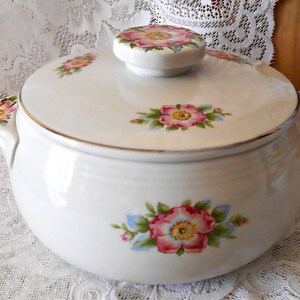 Vintage Hall, Hall's Superior Rose White Covered Casserole Dish #658, Silver Trim, Wild Roses, 2.5 Qt, Handled Bean Pot, 1940's Mid Century