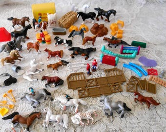 25 Vintage Micro Mini Horse Lot, 2 1/2"  Breyer Mini Whinnies & Empire Grand Champions, GC Branded, 7 Human Riders and Grooms, Accessories