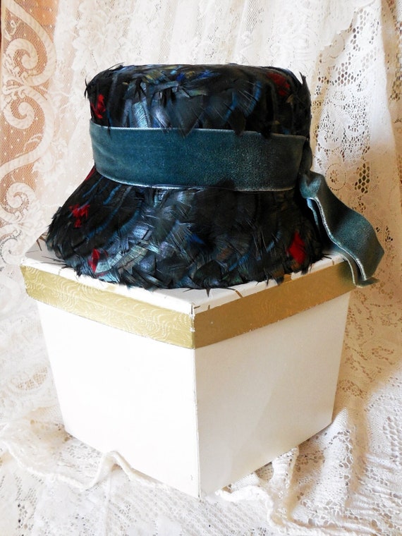 Vintage Felt and Feather Covered, Cloche Style Fl… - image 1