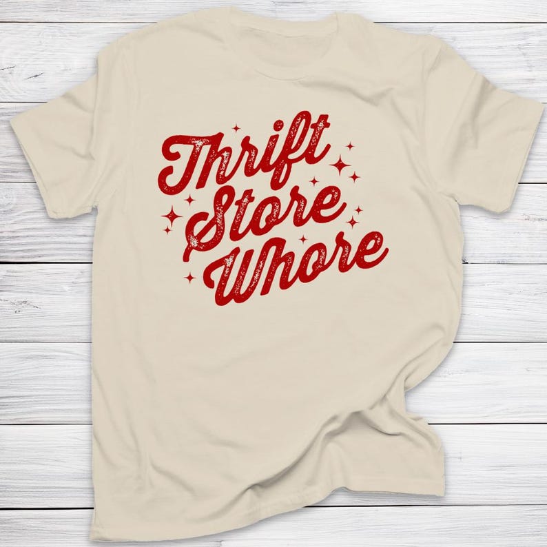 Kringloopwinkel hoer shirt grappig koopjesjager T-shirt vintage Thrifting humor Tee sarcastisch cadeau voor wederverkoper en Thrift Queen afbeelding 1
