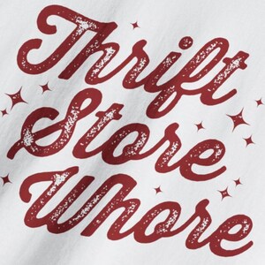 Kringloopwinkel hoer shirt grappig koopjesjager T-shirt vintage Thrifting humor Tee sarcastisch cadeau voor wederverkoper en Thrift Queen afbeelding 4