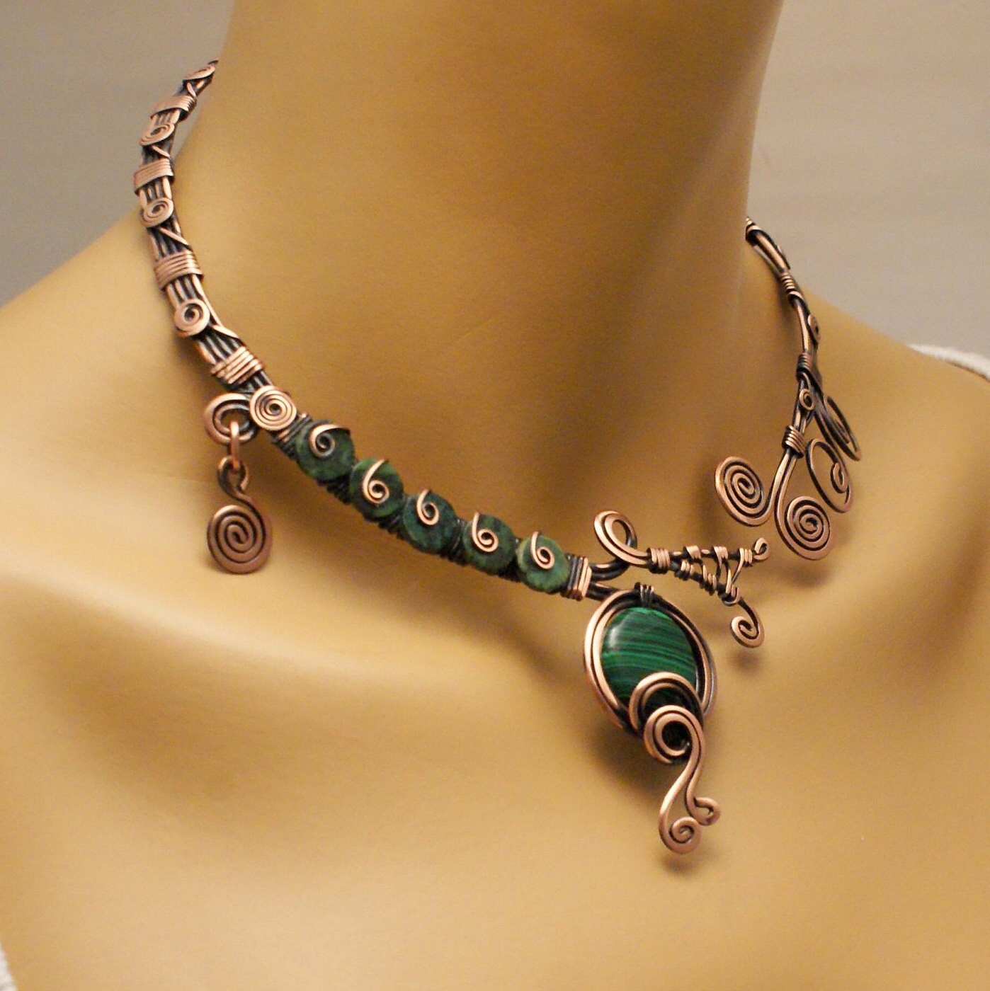 Linea Crucible Necklace set with Malachite main image 0
