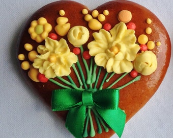 Gingerbread heart cookies with bouquet and bow  - Mother's Day gift (6 pieces)