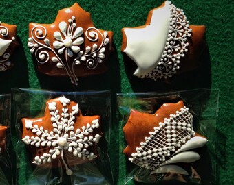 Hungarian Gingerbread Leaves - Icing Lace Decorated Cookies (6 pieces)