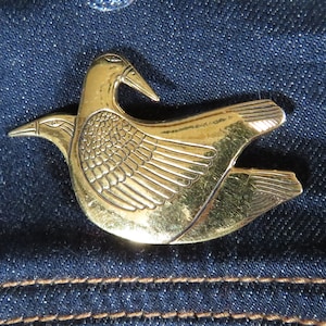 Laurel Burch LOVE DOVES Gold Tone Brooch/ Pin, 2 1/4&quot; x 1 1/4&quot;