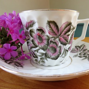 ●アンティークなシェービングマグカップ　お花柄！ ○アンティークなシェービングマグカップ お花柄！ マグ | フライング