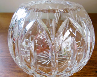 CRYSTAL CLEAR Industries 4" Rose Bowl - ASTOR Pattern, small imperfection