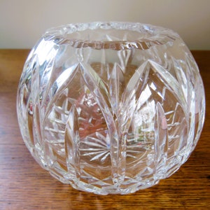CRYSTAL CLEAR Industries 4&quot; Rose Bowl - ASTOR Pattern, small imperfection