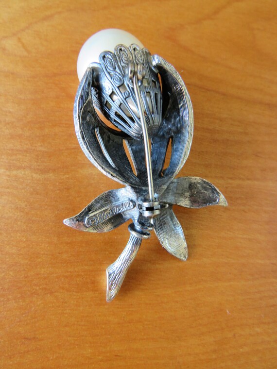 Botticelli Vintage Faux Pearl Brooch View 3