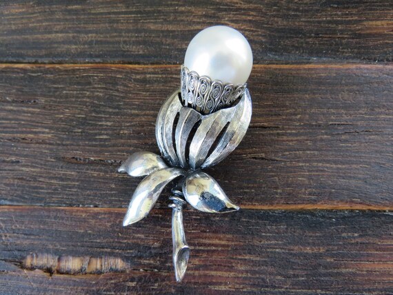 Botticelli Vintage Faux Pearl Brooch View 2