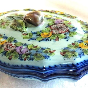 Sopera de cerámica Alcobaça Portugal: Cuenco para servir con flores pintadas a mano y pomo en forma de pera