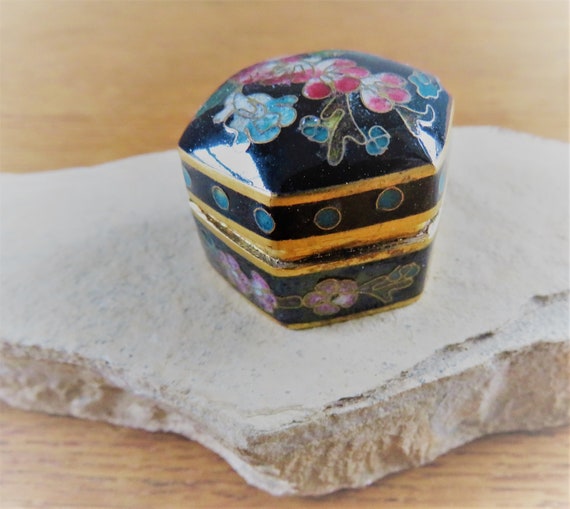 Tiny 1" Hexagonal Cloisonne Hinged PIll Box, Brass