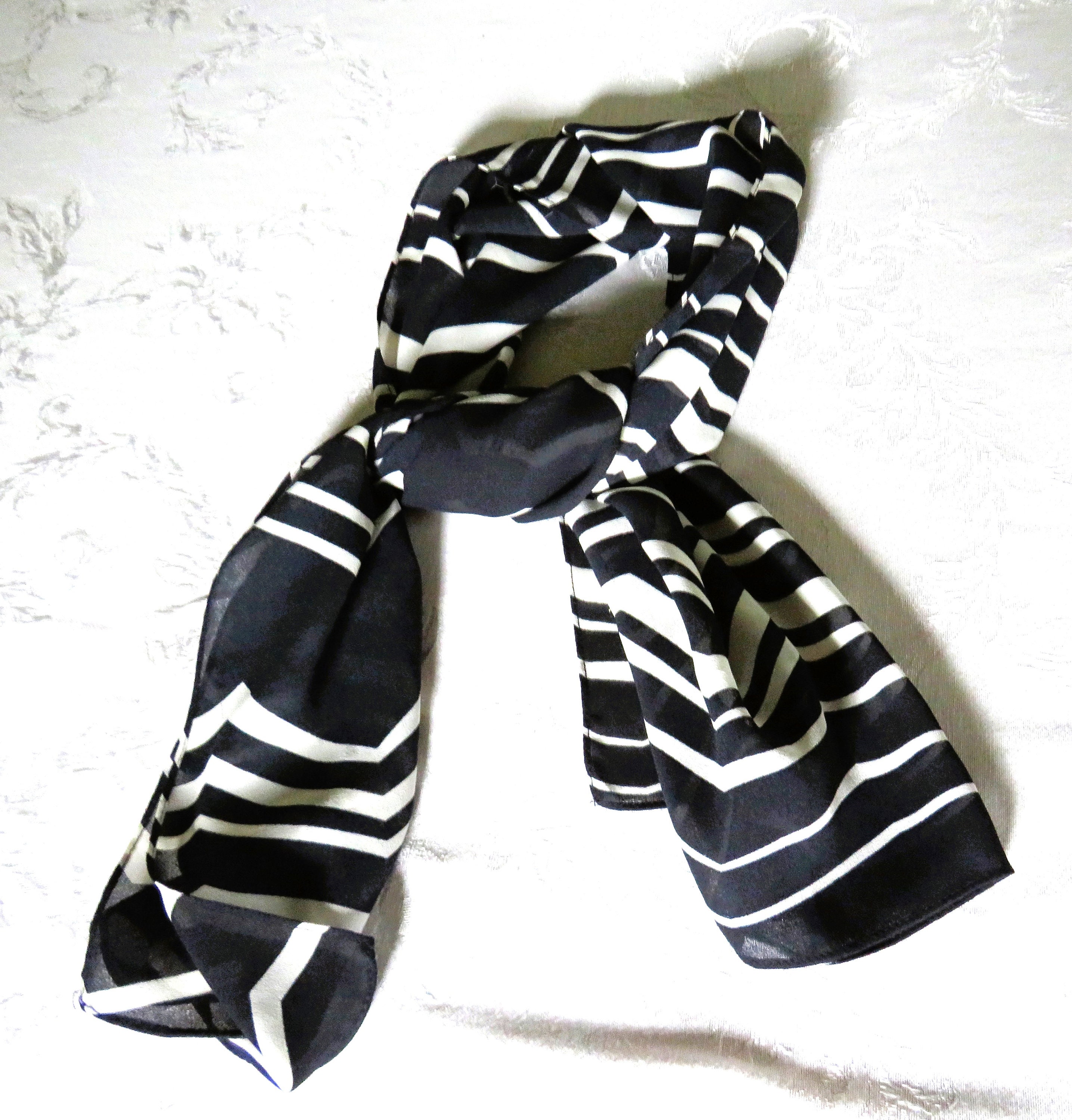 Oblong Black & White Zig Zag Mod Geometric Scarf, Polyester