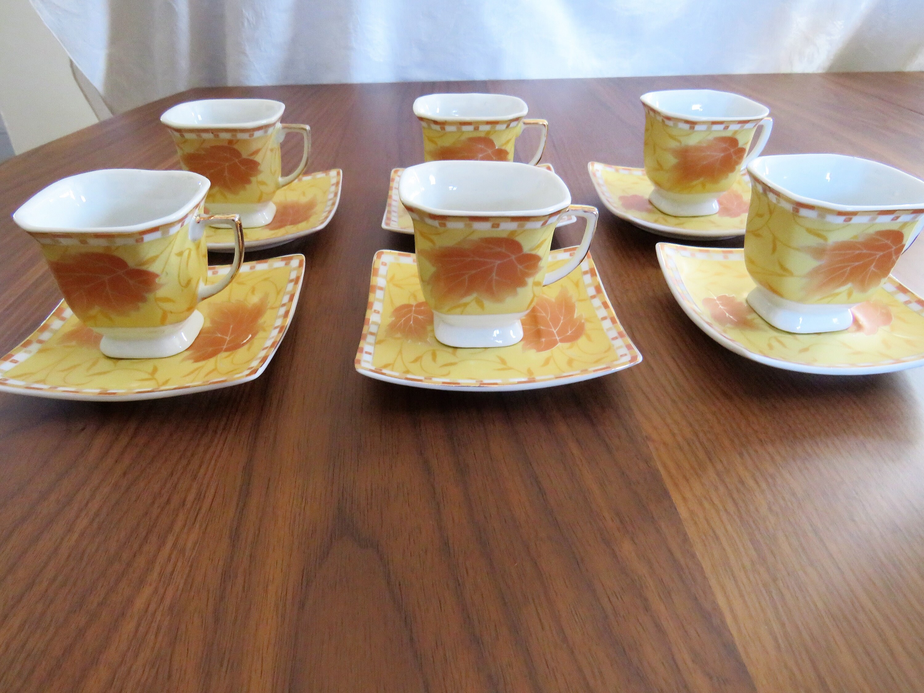 金色の食器 Yamasen Gold Collection Fine Porcelain Tea or Demitasse Set