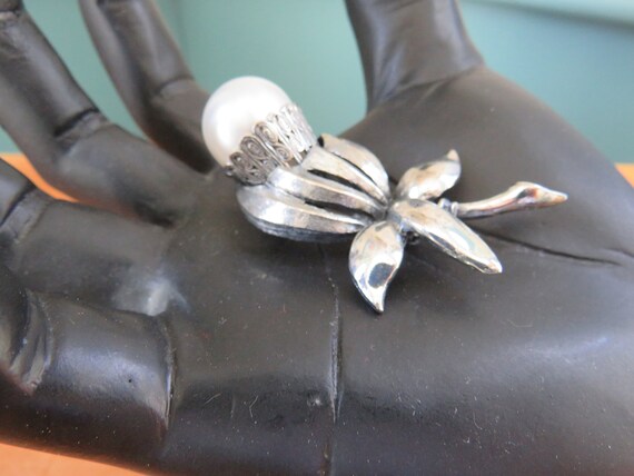 Botticelli Vintage Faux Pearl Brooch View 5