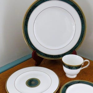 Sélection d&#39;assiettes et de tasses LENOX CLASSIC EDITIONS