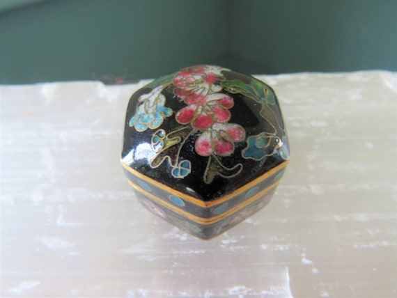 Vintage Tiny Cloisonne Pill Box: Floral Brass Hin… - image 9