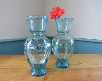 ビクトリア朝の青い吹きガラスの花瓶：手描きの花セット - Etsy 日本