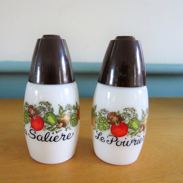 SPICE OF LIFE Glass Salt & Pepper Shakers with Brown Plastic Screw on Tops, Excellent Condition